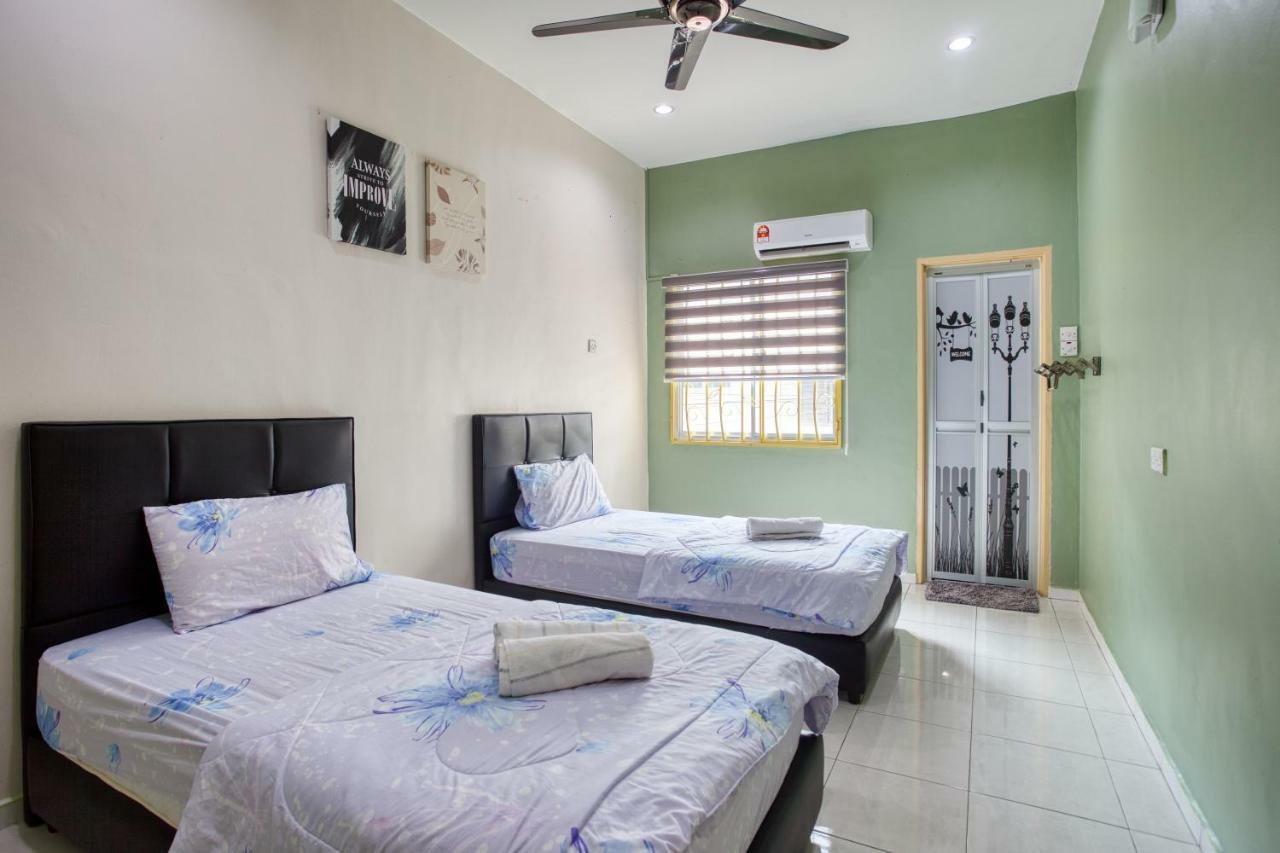 Gunung View Homestay 10 To 12 Pax Near Sunway Tambun Ipoh Kültér fotó